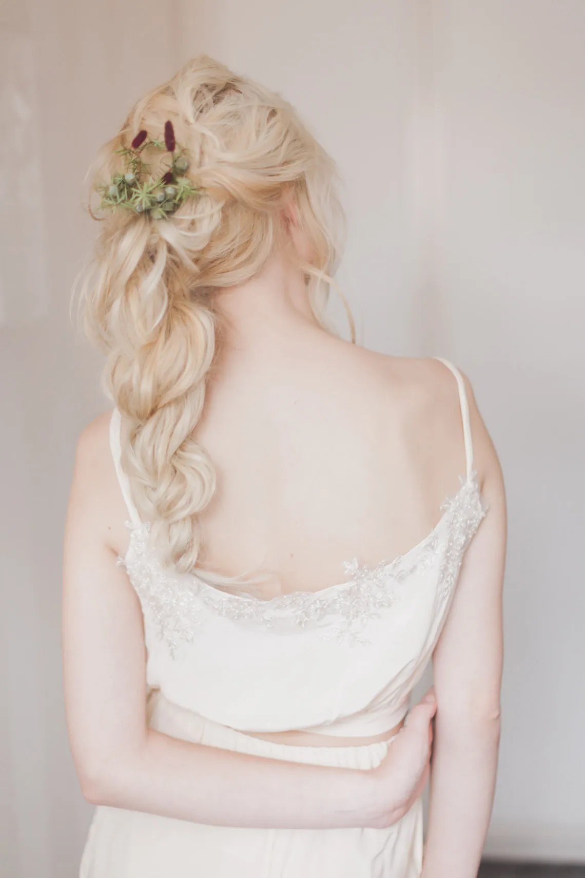 Choose a Loose, Easy-Going Bridal Hairtstyle