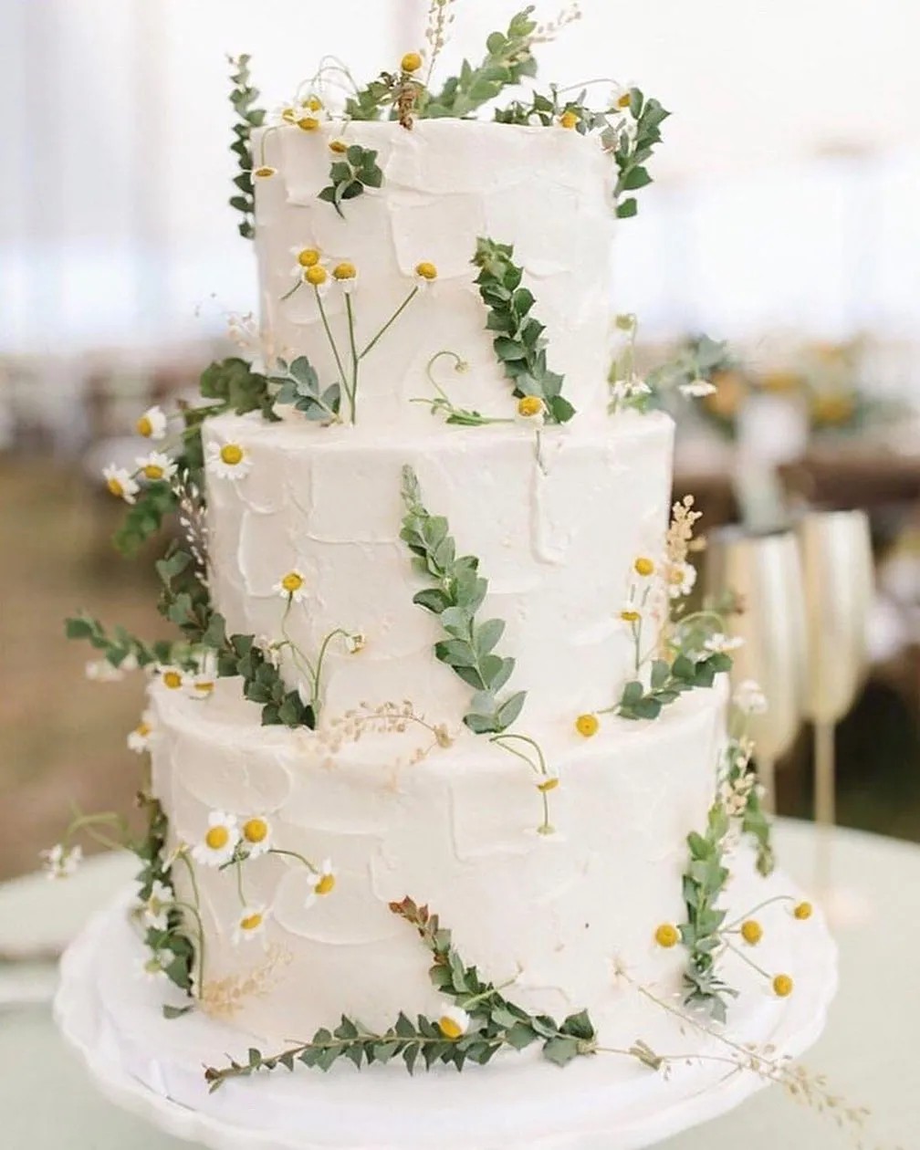 10 Tips For Making Your Own Wedding Cake