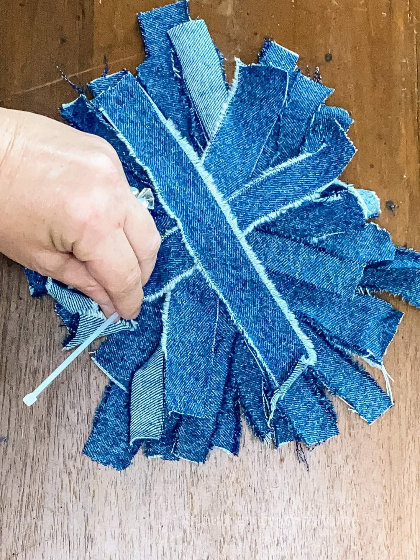 How to make A DIY DENIM Messy Bow